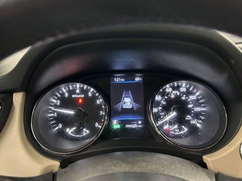 Used 2019 Nissan Rogue SV w/ Premium Package image 13