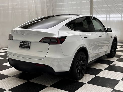 Used 2025 Tesla Model Y Long Range AWD/4WD image 7