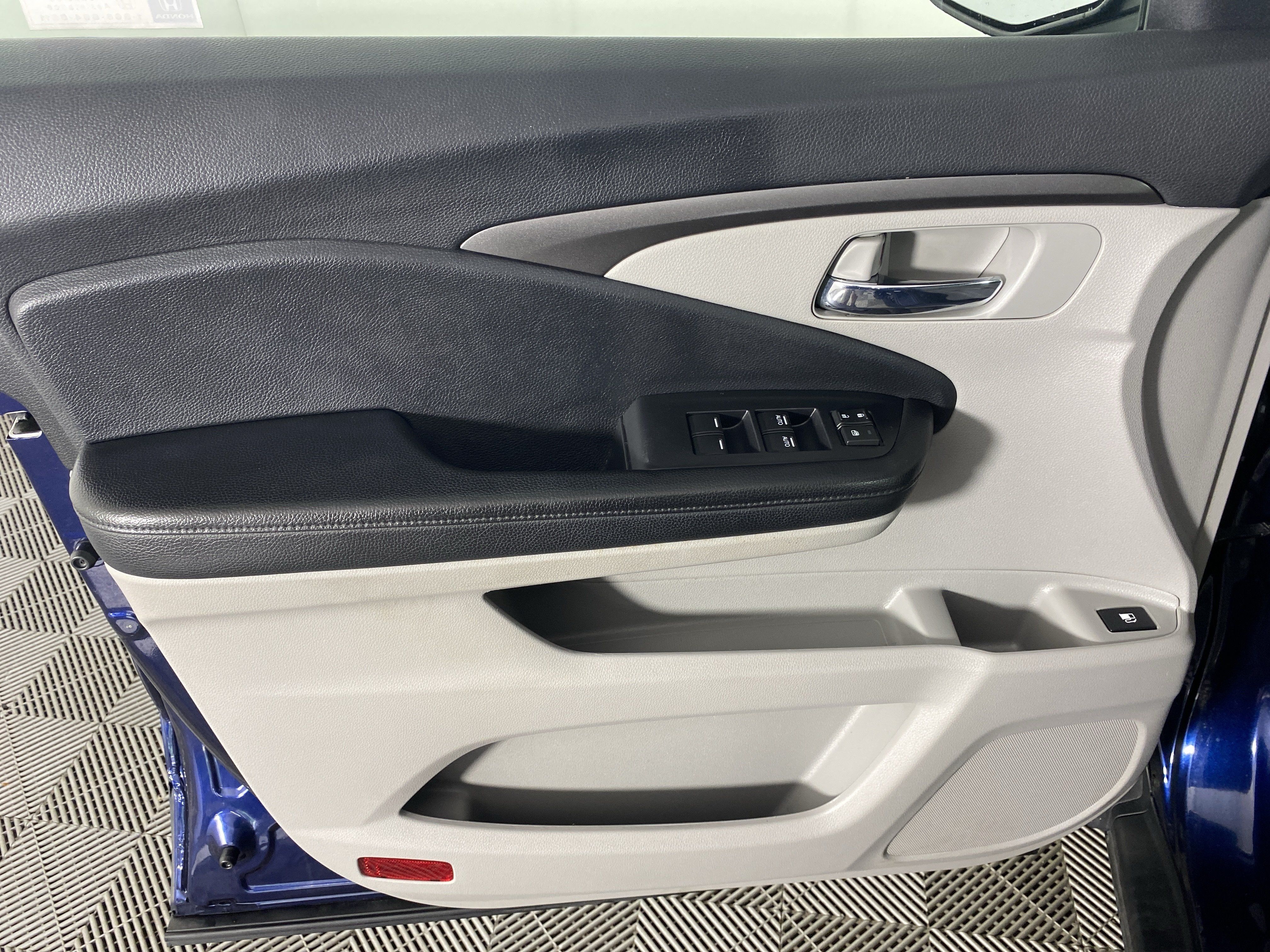 Used 2019 Honda Pilot LX image 11