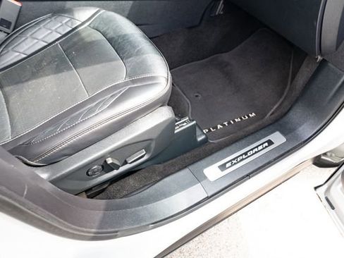 Used 2019 Ford Explorer Platinum AWD/4WD image 46