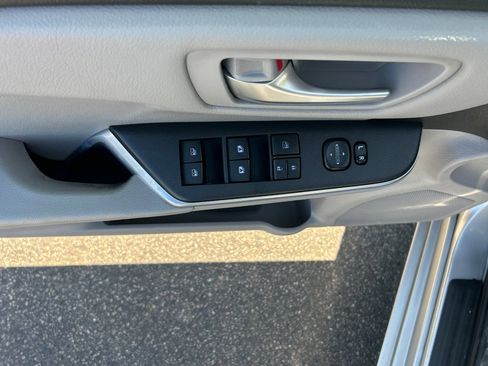 Used 2016 Toyota Camry SE FWD image 11