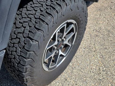 Used 2025 Jeep Wrangler Unlimited Rubicon AWD/4WD image 34