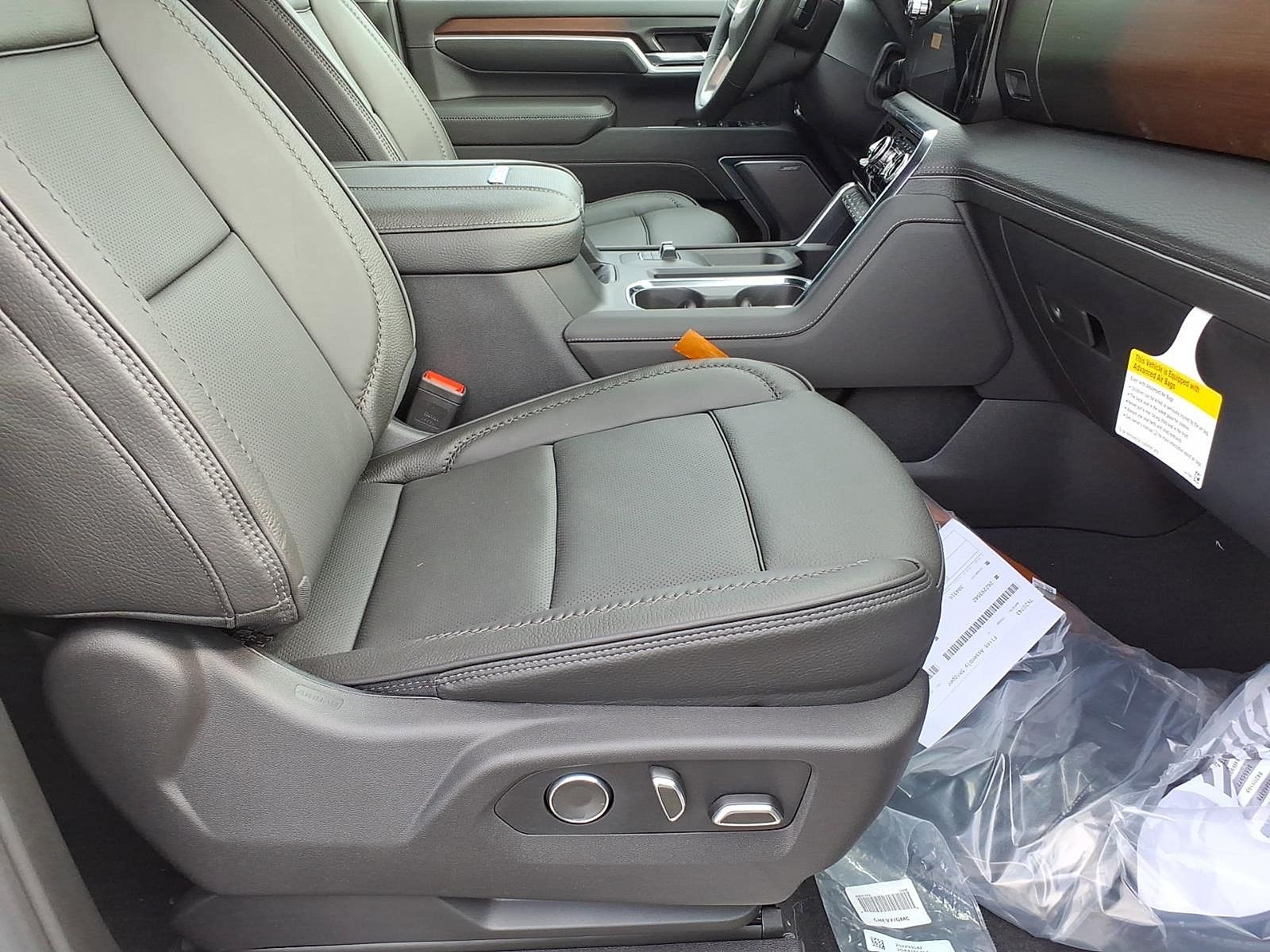 New 2026 GMC Sierra 2500 Denali w/ Denali Reserve Package AWD/4WD image 8