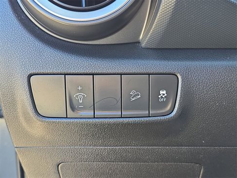 Used 2023 Hyundai Kona SE image 29