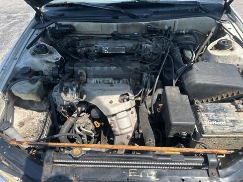 Used 1996 Toyota Camry LE FWD image 8
