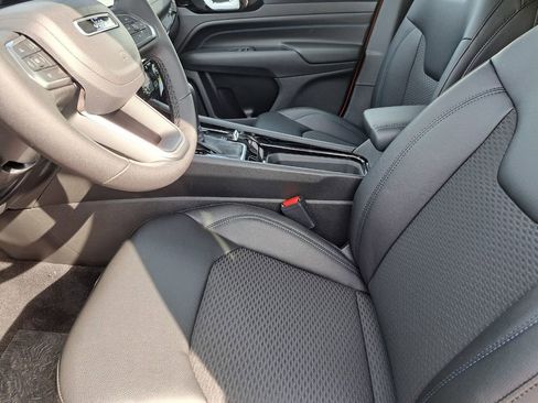 New 2026 Jeep Compass Latitude image 19