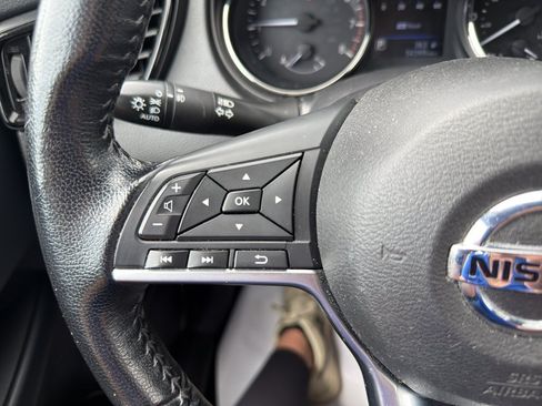 Used 2021 Nissan Rogue Sport SV FWD image 18