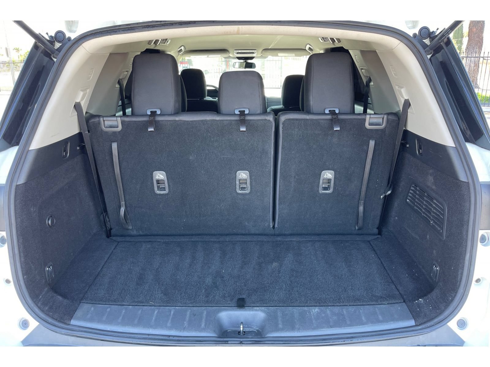 Used 2022 Nissan Pathfinder SV FWD image 18