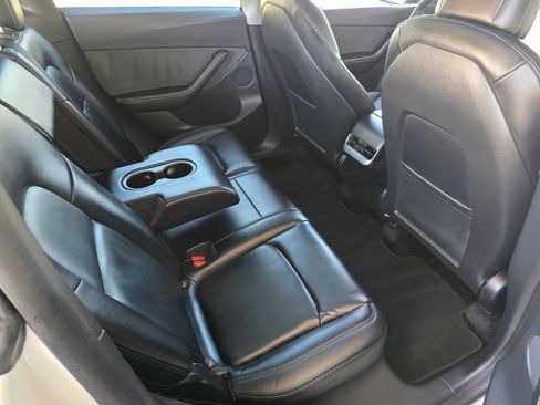 Used 2021 Tesla Model Y Long Range image 30
