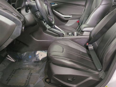 Used 2014 Ford Focus SE w/ Equipment Group 201A image 16