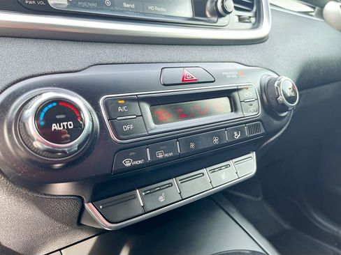 Used 2019 Kia Sorento LX w/ LX Convenience Package image 15