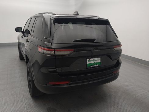 Used 2023 Jeep Grand Cherokee Altitude AWD/4WD image 6