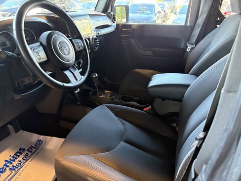 Used 2018 Jeep Wrangler Sport AWD/4WD image 2