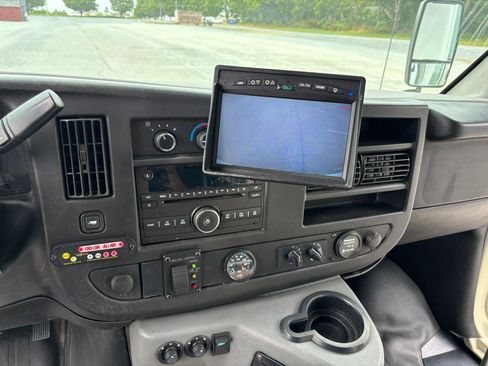 Used 2015 Chevrolet Express 4500 w/ Shuttle Bus Package image 15