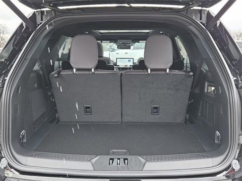New 2026 Ford Explorer Platinum image 13