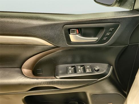 Used 2019 Toyota Highlander Limited image 7