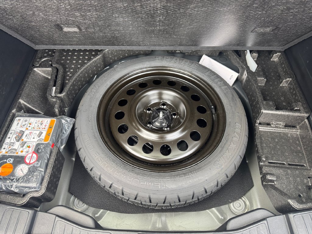 Used 2025 Ford Escape Active AWD/4WD image 16