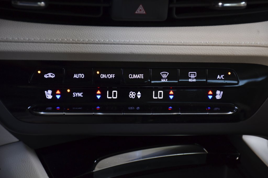 Used 2022 Buick Envision Avenir w/ Technology Package II FWD image 14