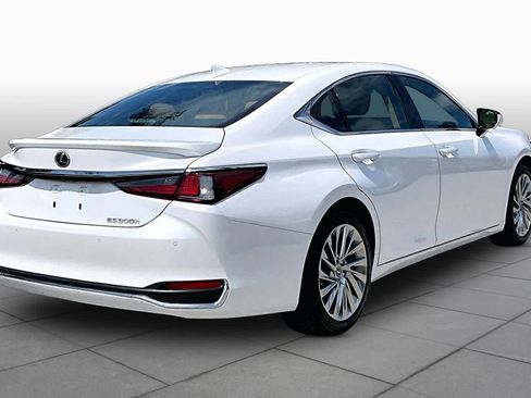 Used 2023 Lexus ES 300h Ultra Luxury w/ Accessory Package (Z1) FWD image 13