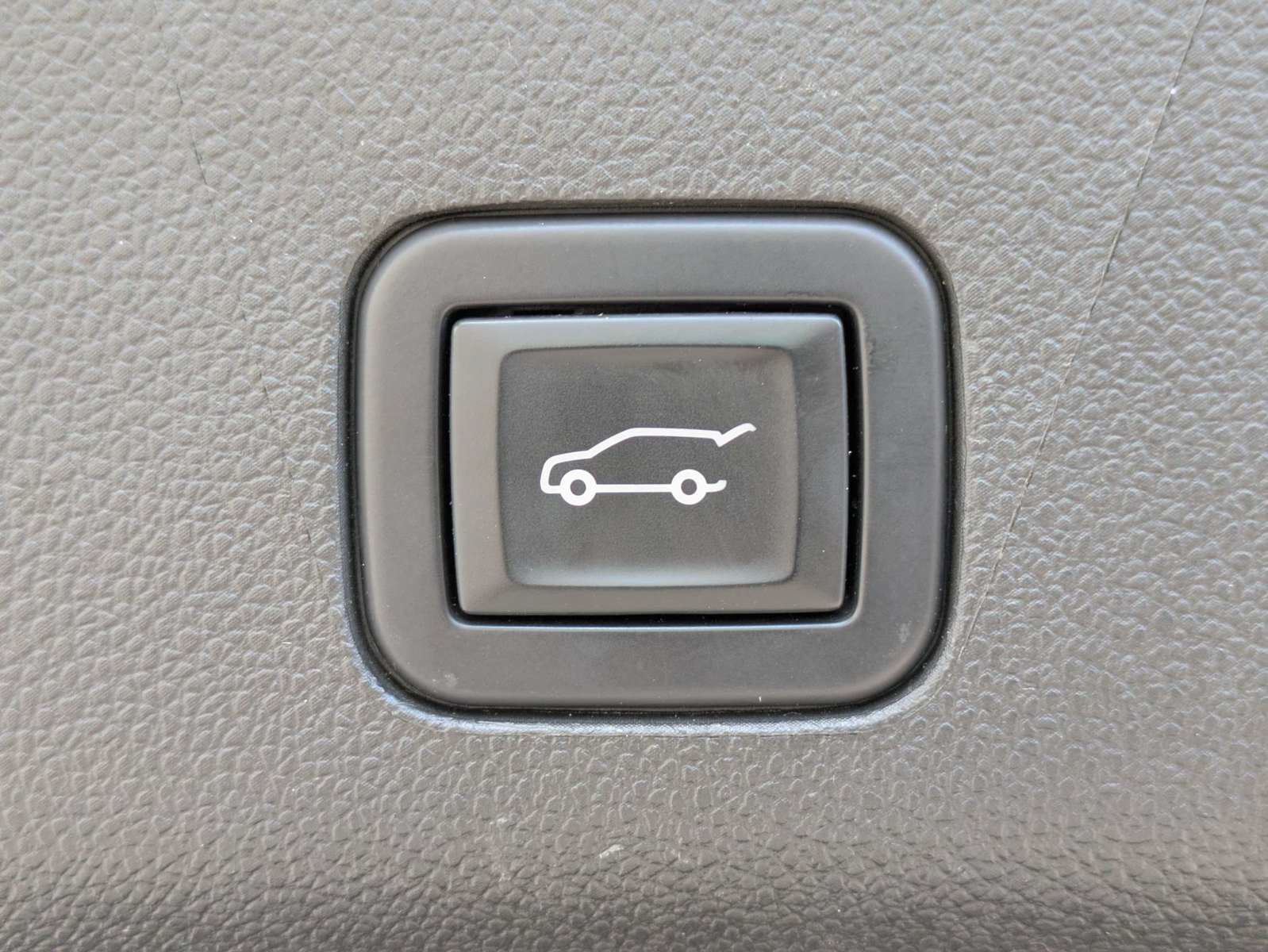 Used 2022 Chevrolet Tahoe LT w/ Luxury Package RWD image 11