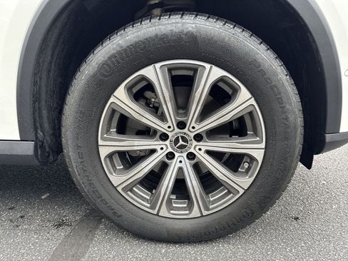 Used 2024 Mercedes-Benz GLC 300 4MATIC image 2