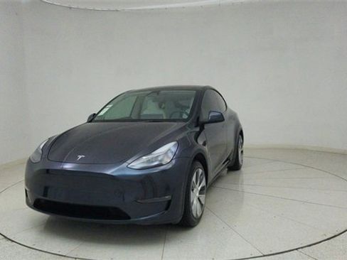 Used 2024 Tesla Model Y Long Range image 68