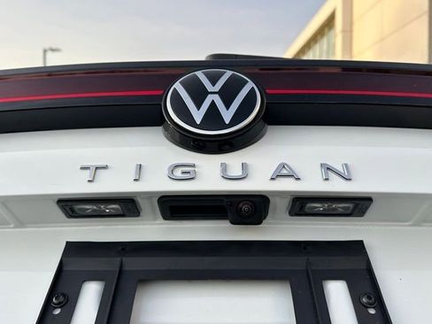 New 2026 Volkswagen Tiguan SE image 16