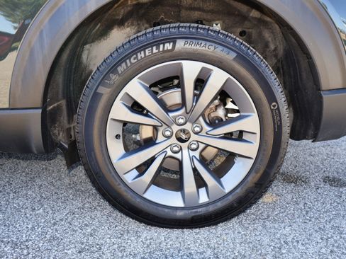 Used 2023 Ford Explorer XLT w/ Equipment Group 202A image 32