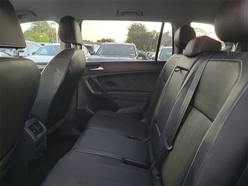 Used 2022 Volkswagen Tiguan SE image 7