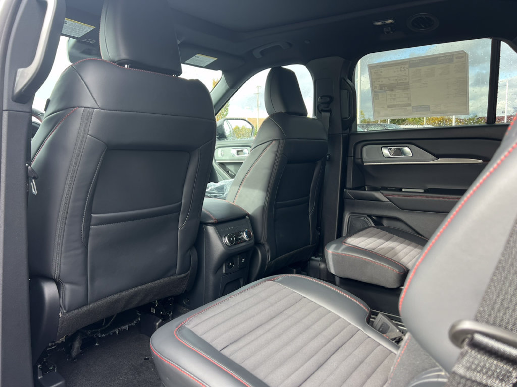 Used 2027 Ford Explorer ST-Line w/ Premium Package AWD/4WD image 40