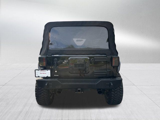 Used 2015 Jeep Wrangler Unlimited Rubicon w/ Connectivity Group AWD/4WD image 7
