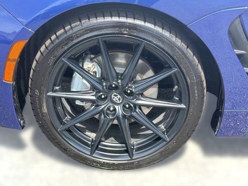 Used 2025 Toyota GR86 Premium RWD image 12