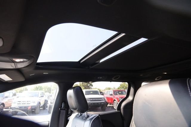 Used 2025 Chrysler Pacifica Limited FWD image 9