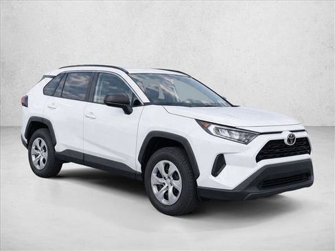 Used 2020 Toyota RAV4 LE FWD image 3