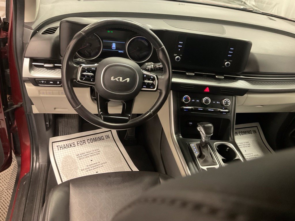 Used 2023 Kia Carnival LX FWD image 4