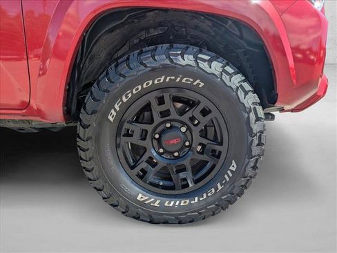 Used 2017 Toyota Tacoma TRD Sport w/ Tow Package (A/T) AWD/4WD image 21