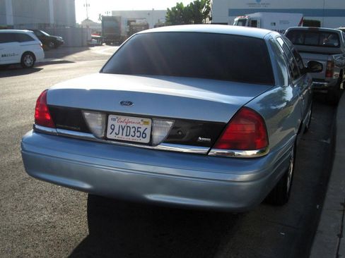 Used 2011 Ford Crown Victoria LX w/ Comfort Appearance Pkg image 5