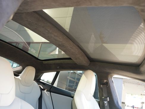 Used 2015 Tesla Model S AWD image 25