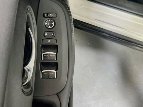 Used 2023 Honda HR-V EX-L image 17