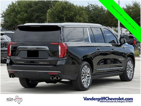 Used 2023 GMC Yukon XL Denali Ultimate AWD/4WD image 4