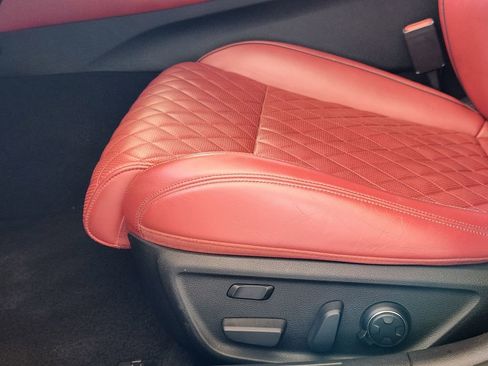 Used 2022 Genesis G70 3.3T Launch Edition image 23