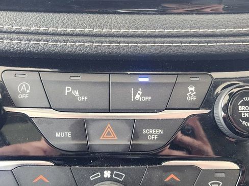 Used 2023 Chrysler Pacifica Limited FWD image 38