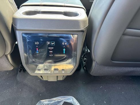 New 2026 GMC Yukon AT4 Ultimate w/ LPO, Illumination Package AWD/4WD image 8