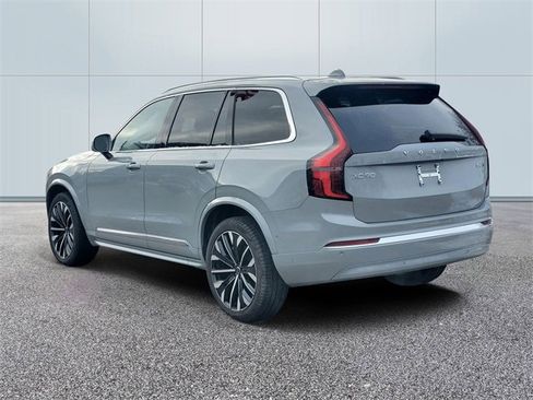 Certified 2025 Volvo XC90 B6 Plus image 6