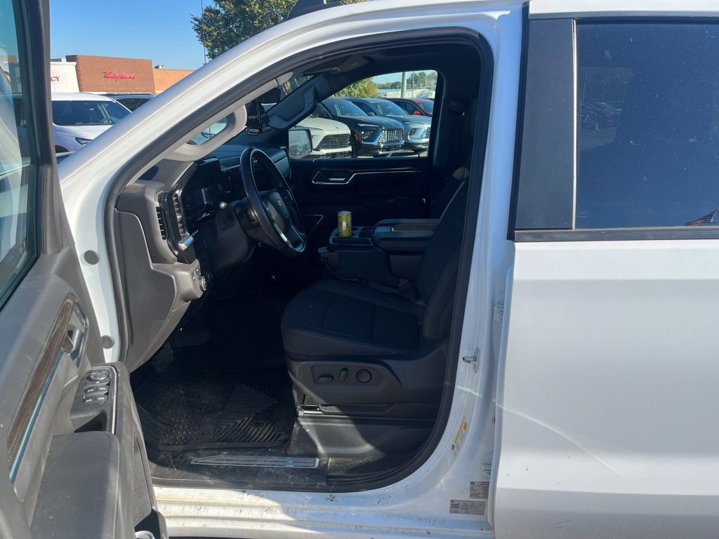 Used 2024 Chevrolet Silverado 1500 LT AWD/4WD image 6