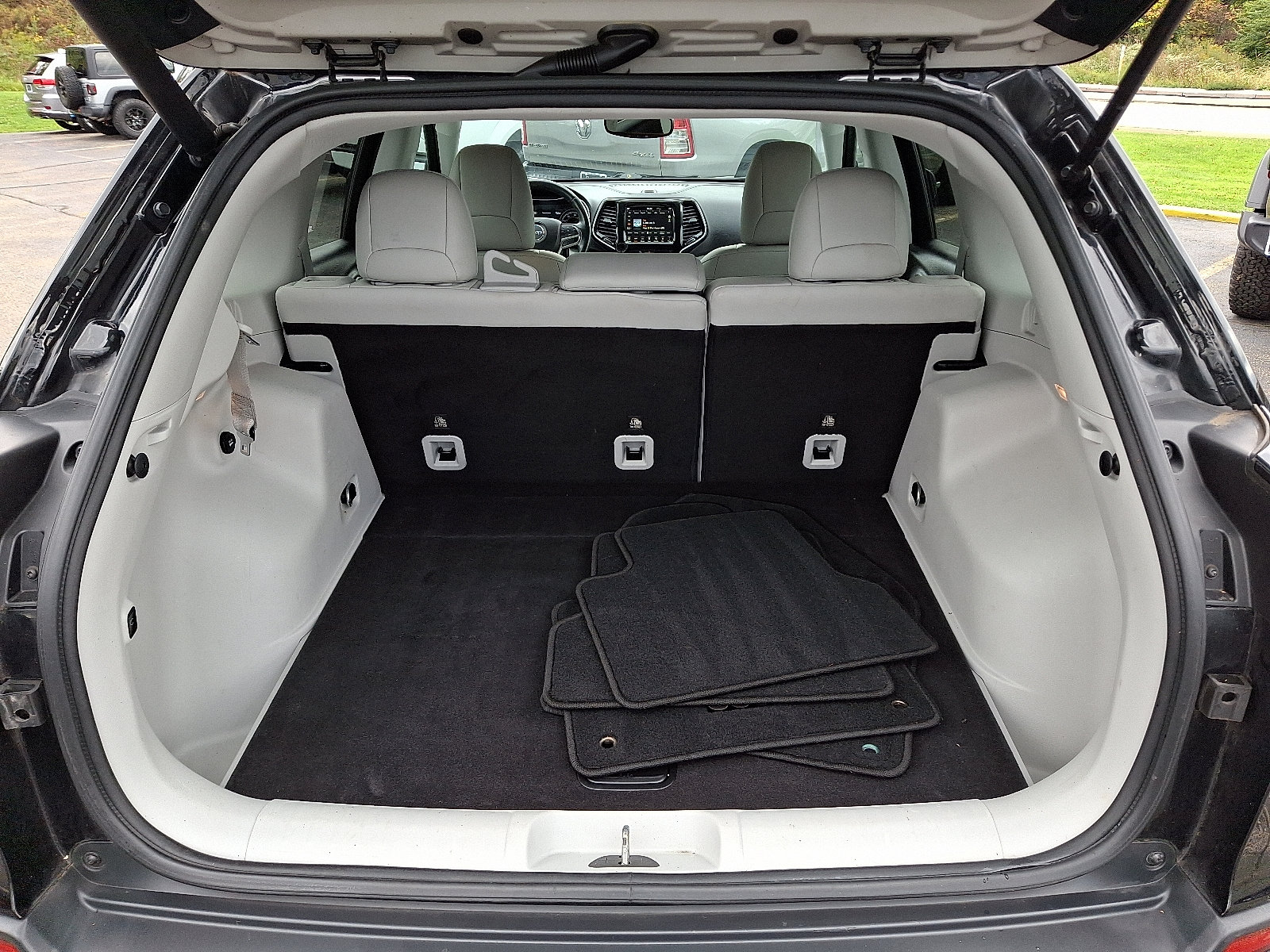 Certified 2019 Jeep Cherokee Limited AWD/4WD image 27