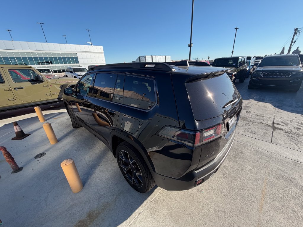 Used 2026 Jeep Cherokee Overland AWD/4WD image 4