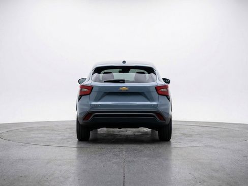 Used 2025 Chevrolet Trax LT w/ LT Convenience Package image 7