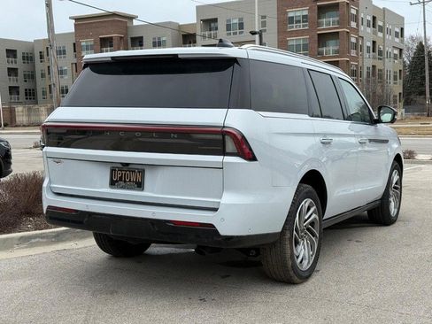 New 2025 Lincoln Navigator Reserve image 3