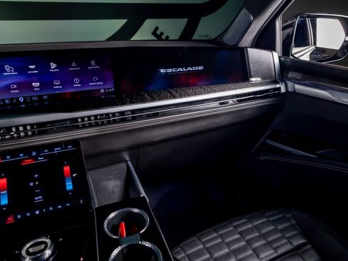 Used 2025 Cadillac Escalade V w/ LPO, ONYX Package image 7